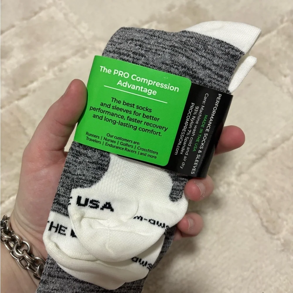 New Pro Compression Socks Men’s Size S/M Wide